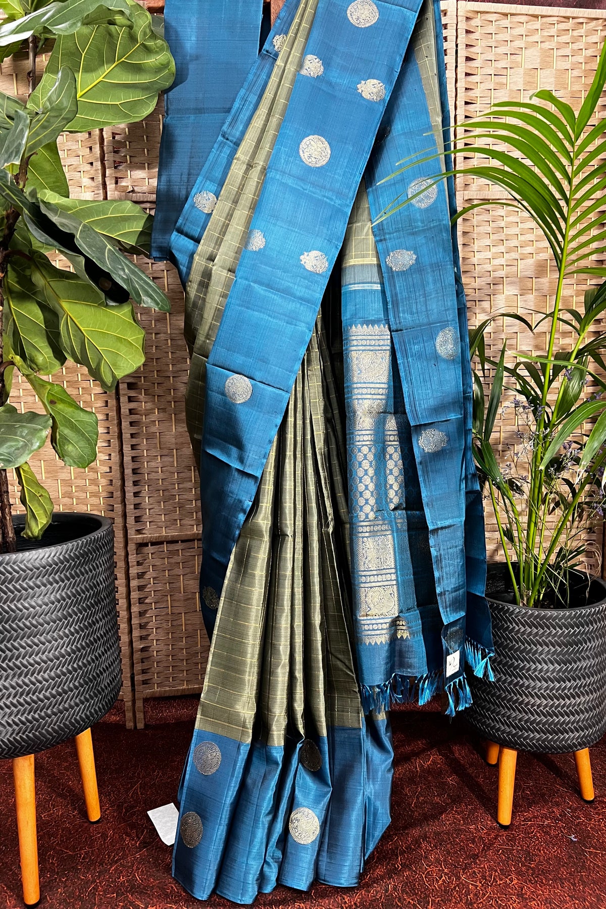 Handwoven pure Kanchipuram silk zari Grey checks body with two side wide border saree
