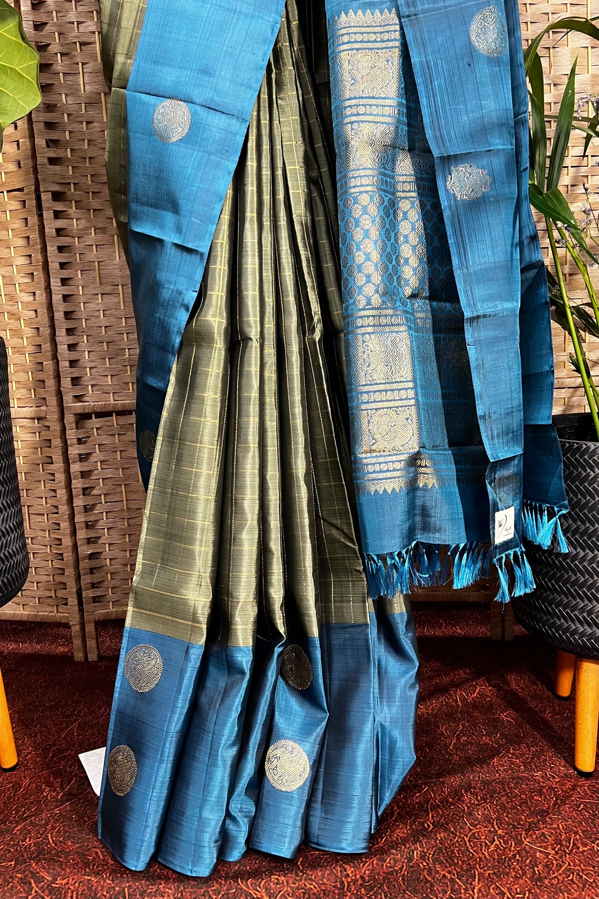Handwoven pure Kanchipuram silk zari Grey checks body with two side wide border saree