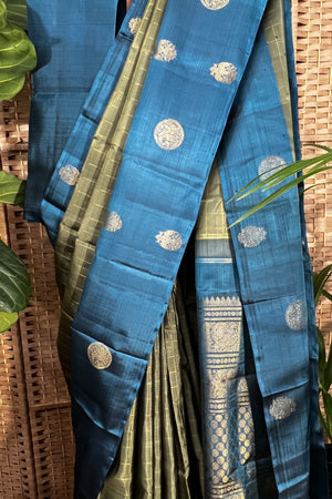 Handwoven pure Kanchipuram silk zari Grey checks body with two side wide border saree