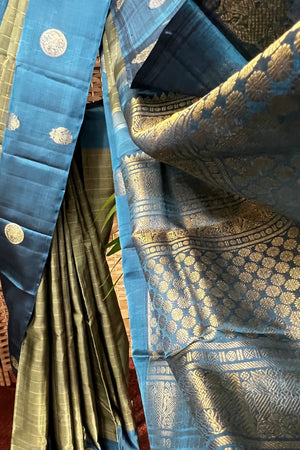 Handwoven pure Kanchipuram silk zari Grey checks body with two side wide border saree