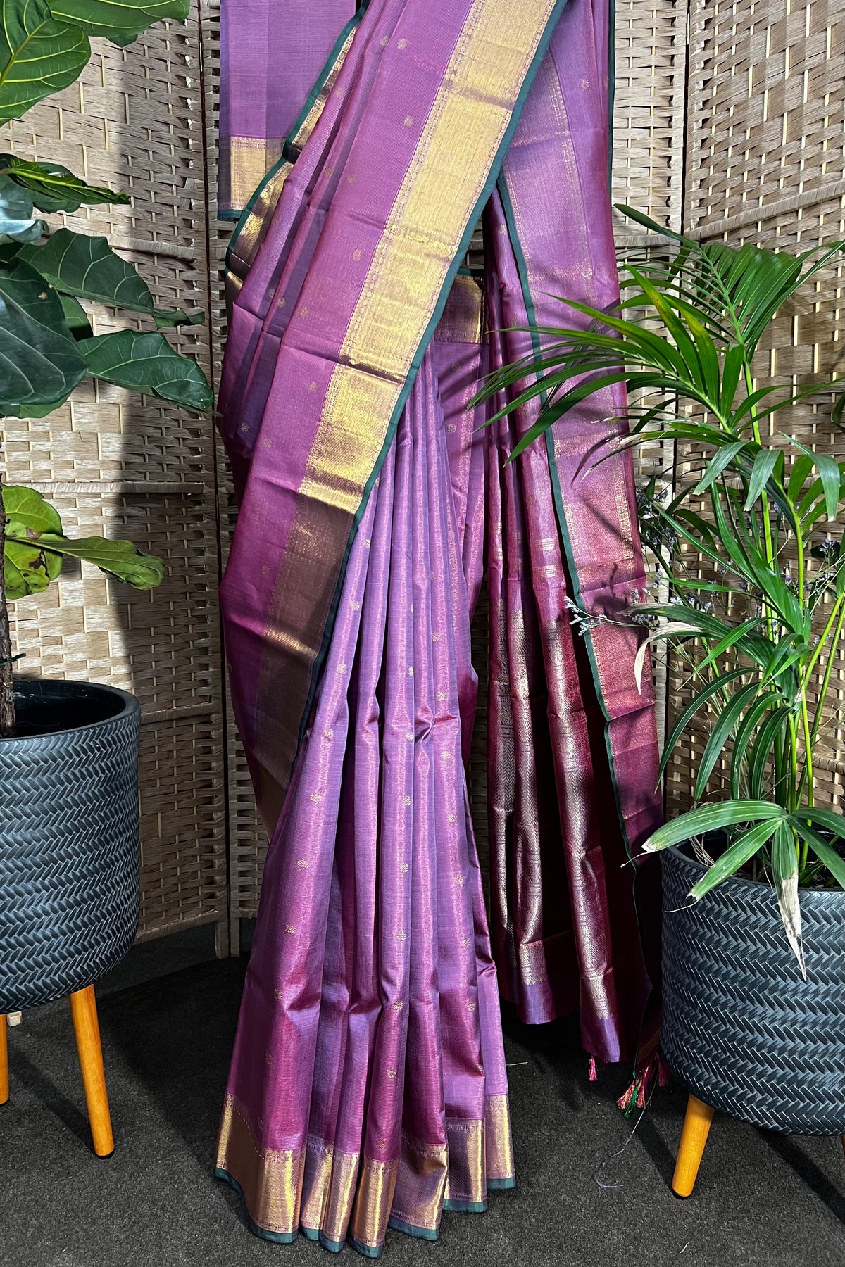 Lilac Vairaoosi (Diamond Needle) handwoven pure Kanchipuram Silk saree with intricate pallu