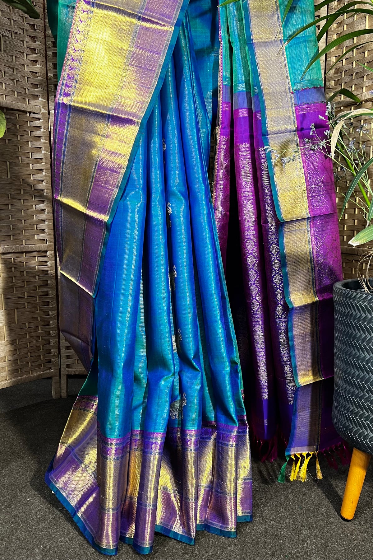 Green-Blue Vairaoosi (Diamond Needle) handwoven pure Kanchipuram Silk saree with wide border