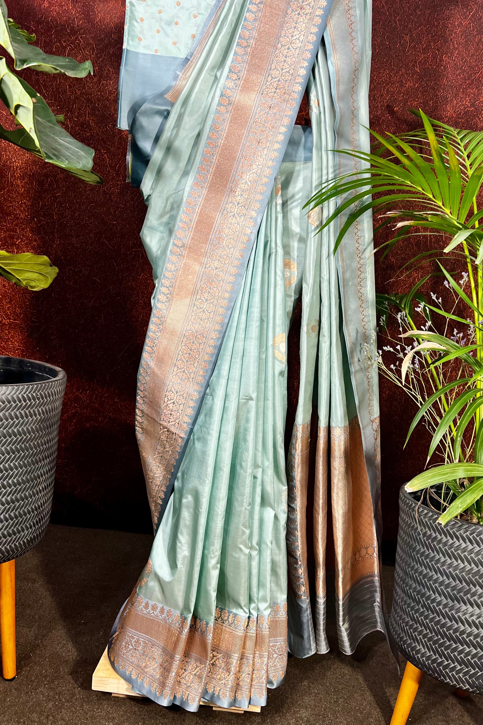 Handwoven Pastel Green Banarasi katan silk saree with kadua weave border