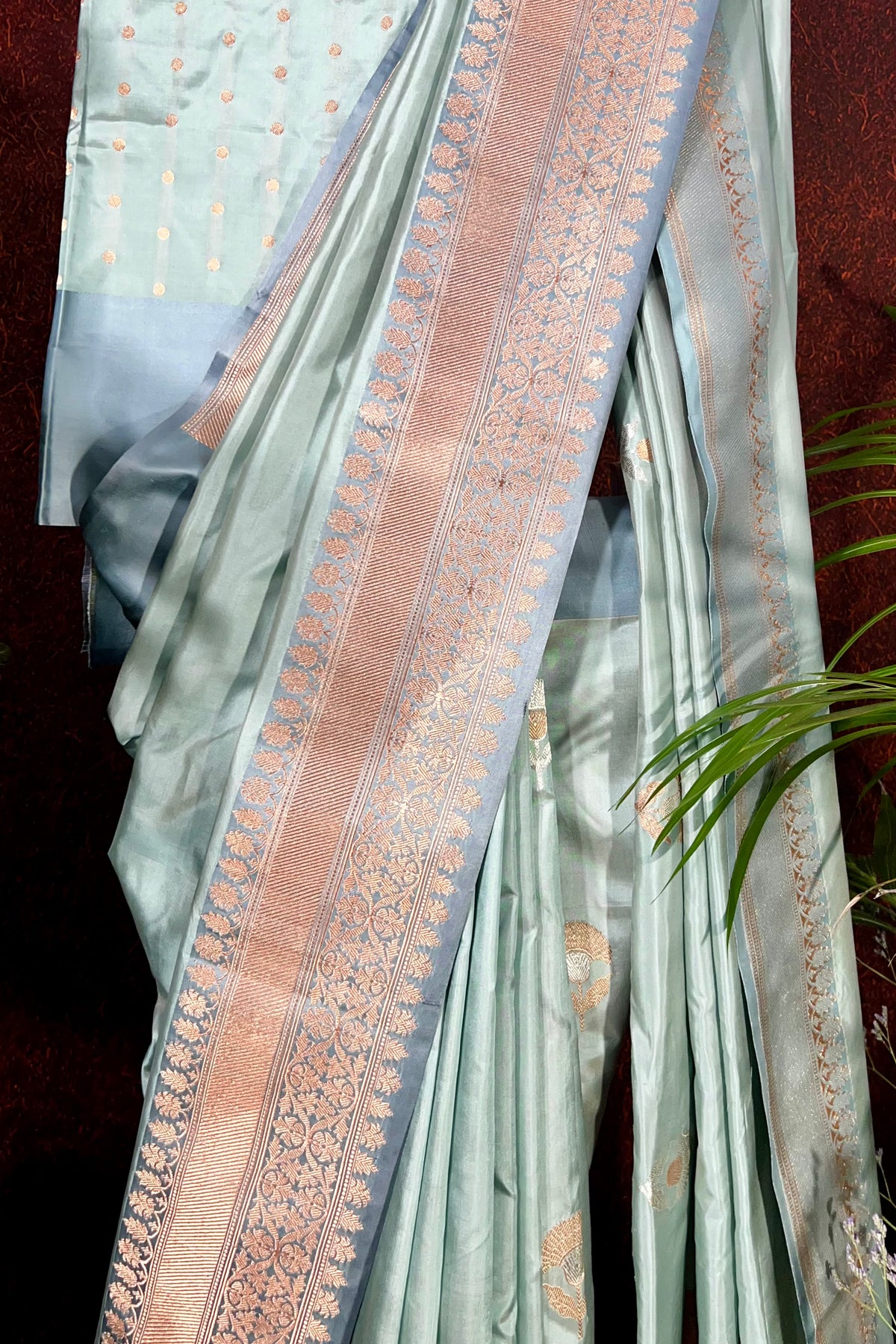 Handwoven Pastel Green Banarasi katan silk saree with kadua weave border